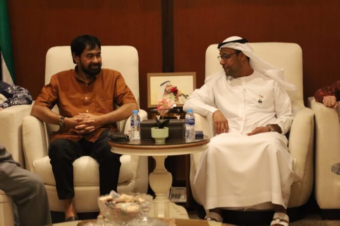 
					Gubernur Aceh melakukan foto bersama usai berdialog dengan sejumlah dutas besar dari Timur Tengah, Sabtu, 5 Juli 2025. (Foto: Humas BPPA)