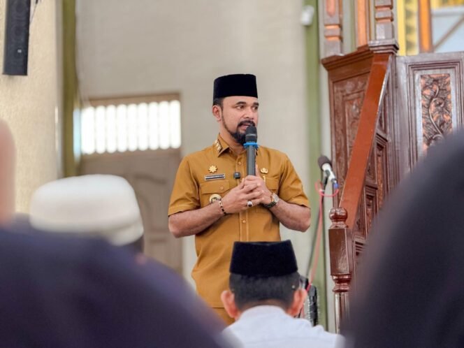 
					Bupati Aceh Timur, Iskandar Usman Al-Farlaky