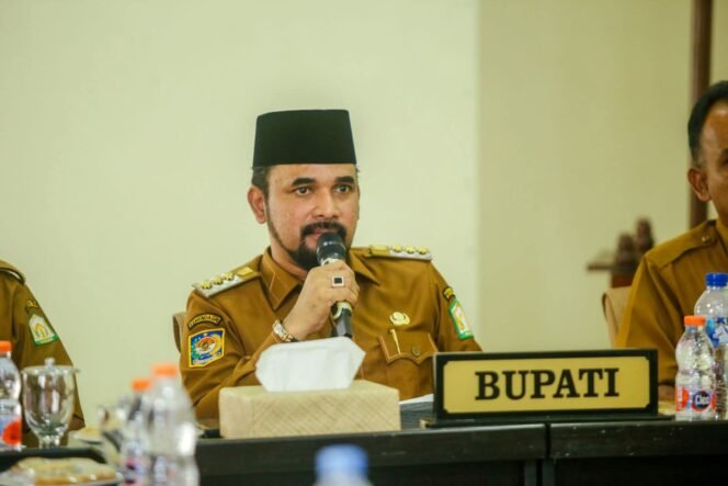 
					Bupati Aceh Timur Iskandar Usman Al-Farlaky, S.H.I., M.Si