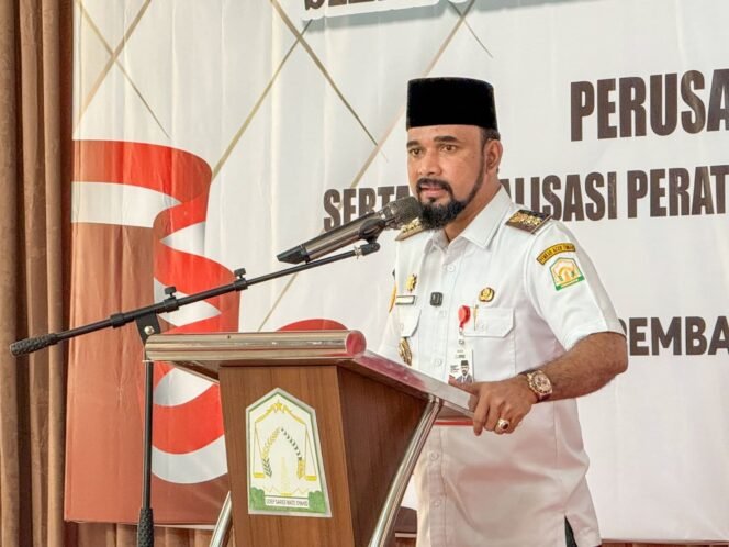 
					Bupati Aceh Timur, Iskandar Usman Al-Farlaky, S.H.I, M.Si