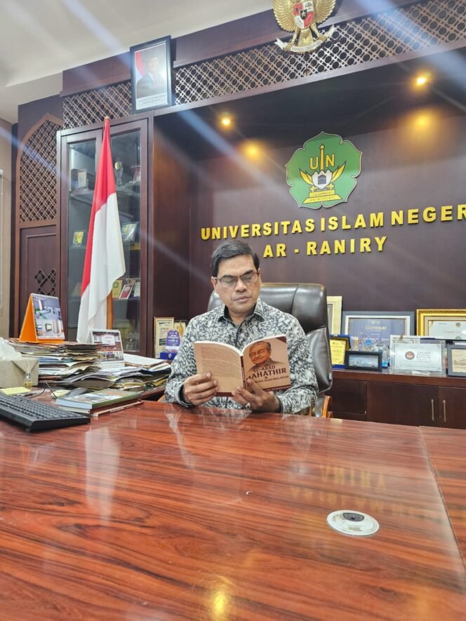 
					Rektor UIN Ar-Raniry, Prof Dr Mujiburrahman MAg