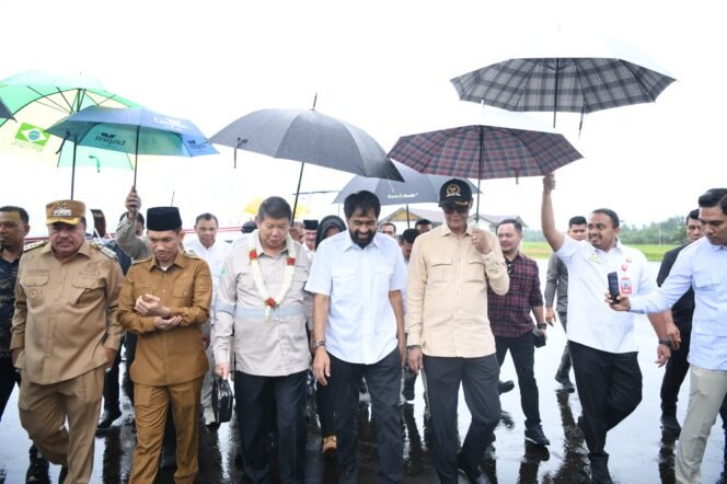 
					Mualem Usulkan Pembangunan Pabrik Penggilingan Gabah kepada Hashim