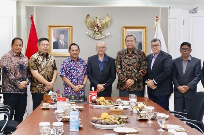 
					Wali Nanggroe dan Mendagri Bahas Masa Depan Dana Otsus dan Strategi Pembangunan Aceh