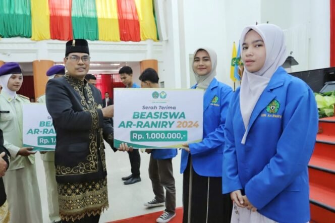 
					Islamic Trust Fund UIN Ar-Raniry Salurkan Bantuan UKT Rp 1,5 Miliar kepada Mahasiswa