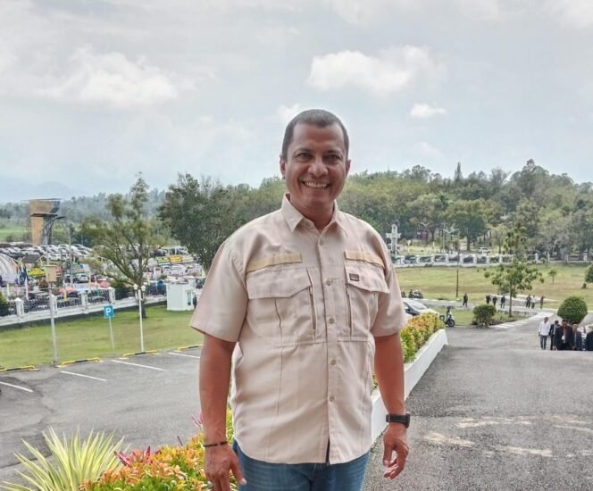 
					Aktivis Aceh sekaligus mantan tahanan politik dan narapidana politik, Nasruddin yang akrab disapa Nyak Dhien Gajah