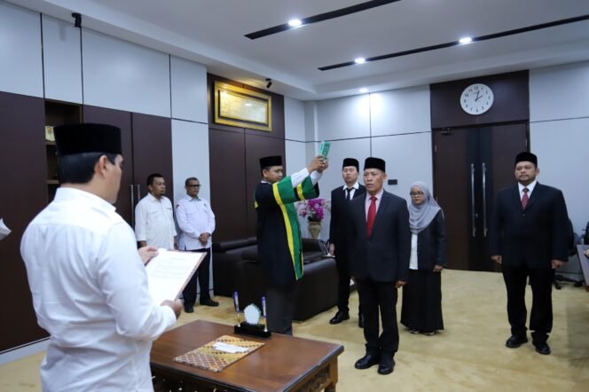 
					Rektor Lantik Muhazar sebagai KTU Fakultas Sains dan Teknologi UIN Ar-Raniry