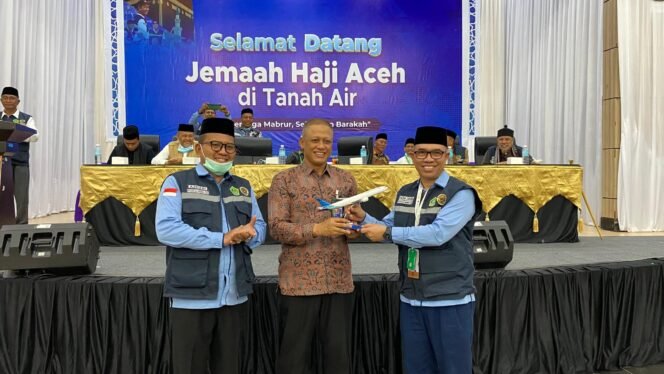 
					Garuda Indonesia menetapkan jemaah kelompok terbang (kloter) 9 sebagai kloter atau rombongan terbaik dalam pelaksanaan ibadah haji Aceh tahun 2025. 