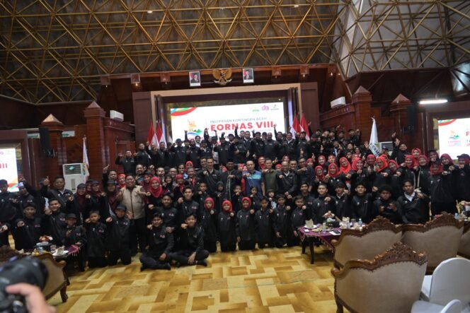 
					Plt. Sekda Aceh, M.Nasir melepas Kontingen Aceh FORNAS VIII (Festival Olahraga Masyarakat Nasional ) Tahun 2025 Nusa Tenggara Barat di Anjong Monmata Mata Banda Aceh, 21/7/2025