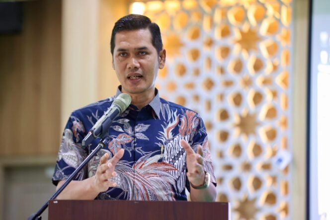 
					Plt Sekda Aceh, M. Nasir S.IP, MPA, membuka Rapat Koordinasi Pelaksanaan Syariat Islam di Aceh serta Persiapan MTQ Aceh ke-37, di Aula Dinas Dyariat Islam Aceh, Kamis, 7/8/2025