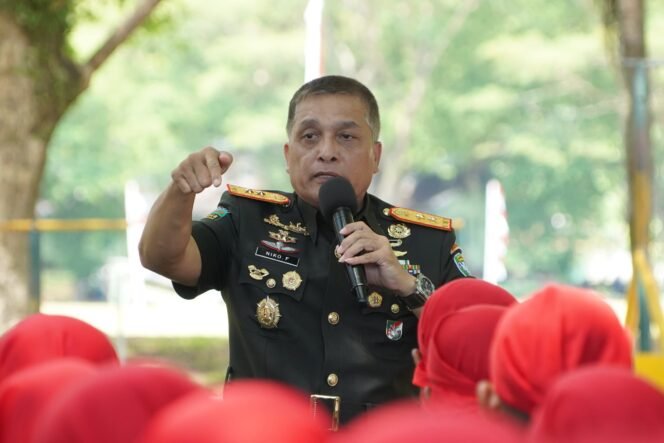 
					Panglima Komando Daerah Militer Iskandar Muda (Pangdam IM) Mayor Jenderal TNI Niko Fahrizal, M.Tr. (Han)