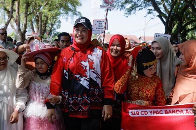 
					Kak Na, Sambut Pelukan Hangat Syakira, Bocah Istimewa di Pawai Kemerdekaan RI ke-80