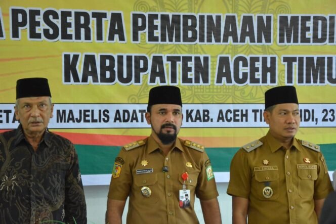 
					Bupati Al-Farlaky Buka Pembinaan Mediasi Adat