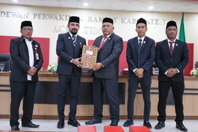 
					Bupati Al-Farlaky Serahkan KUA-PPAS 2026