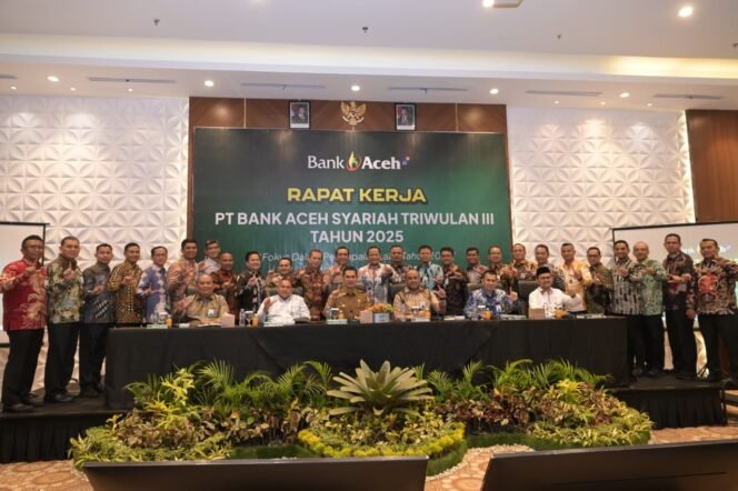 
					Sekda Aceh Buka Rapat Kerja Triwulan III Bank Aceh