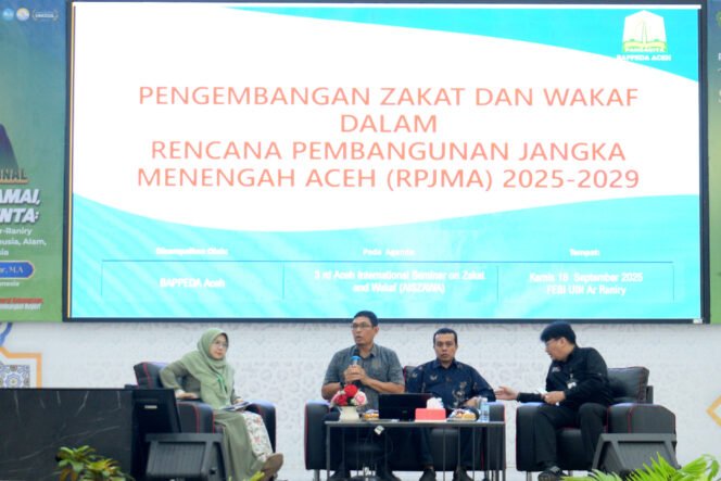 
					Para Pemakalah memaparkan peapernya pada konferensi internasional Aceh International Symposium on Zakat, Waqf and Awqaf (AISZAWA) di Auditorium Prof Ali Hasjmy Universitas Islam Negeri (UIN) Ar-Raniry Banda Aceh, 18–19 September 2025. FOTO: Dokumen Panitia