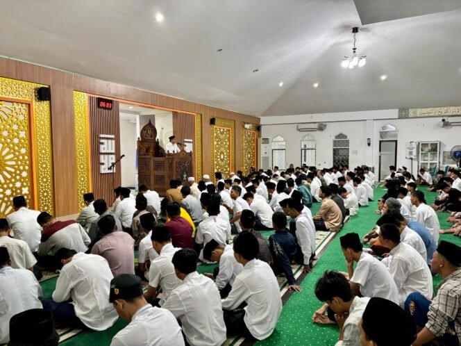 
					Rektor UIN Ar-Raniry Ingatkan Mahasiswa Baru Soal Akhlak hingga Bahaya Begadang