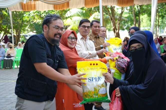 
					UIN Ar-Raniry Gelar Gerakan Pangan Murah, Ratusan Paket Sembako Disalurkan