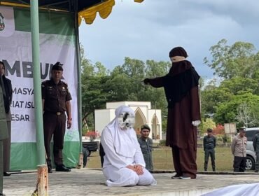 Jaksa Eksekutor pada Kejaksaan Negeri Aceh Besar berdasarkan Surat Perintah Pelaksanaan Putusan Mahkamah Syariah Jantho melaksanakan Eksekusi terhadap 4 (empat) orang Terhukum perkara Qanun Aceh Nomor 6 Tahun 2014 tentang Hukum Jinayat dengan cara di cambuk di depan umum yang dilaksanakan di Halaman Mesjid Al-Munawwarah Kota Jantho Kabupaten Aceh Besar.