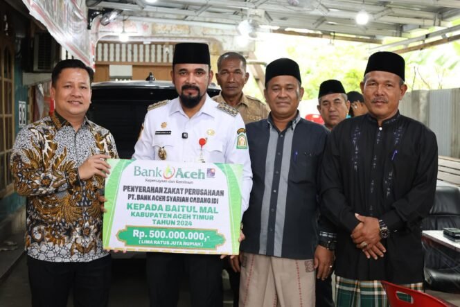 
					Bupati Al- Farlaky Terima Zakat Perusahaan Dan CSR Dari Bank Aceh