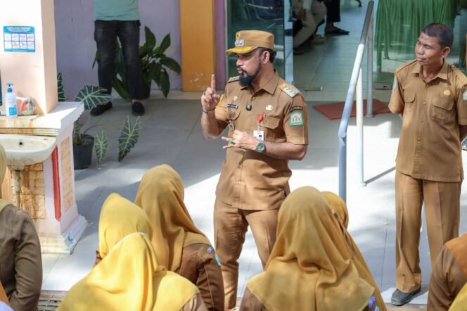 
					Bupati Al-Farlaky Respon Perusakan Mobil Ambulans Puskesmas Peurelak Barat