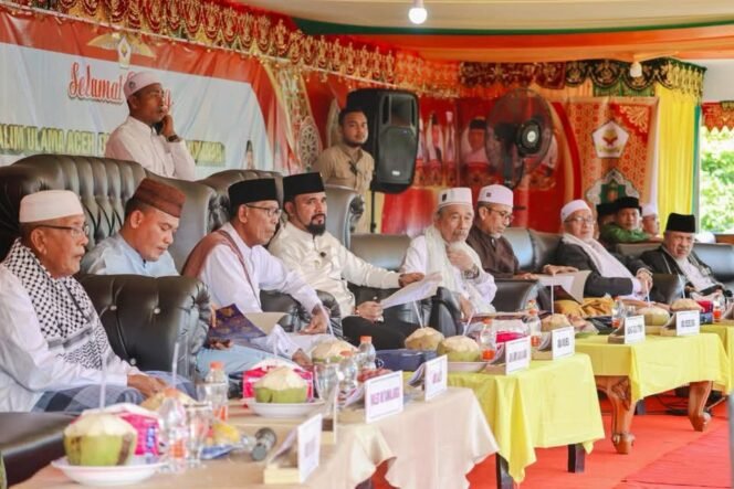 
					Bupati Al-Farlaky Buka Muzakarah Ulama Se-Aceh