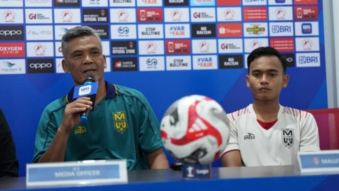 
					Pelatih kepala Malut United FC, Hendri Susilo