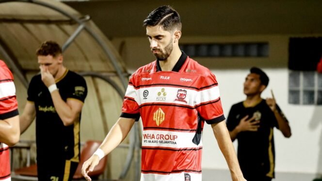 
					Fokus Lawan Persijap, Pedro: Semua Pemain Bantu Pertahanan