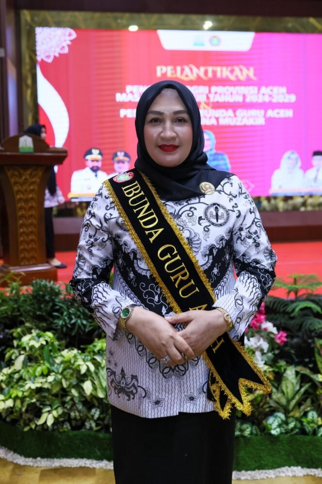 
					Dikukuhkan Sebagai Ibunda Guru Aceh, Kak Na Siap Dukung Perjuangan Guru
