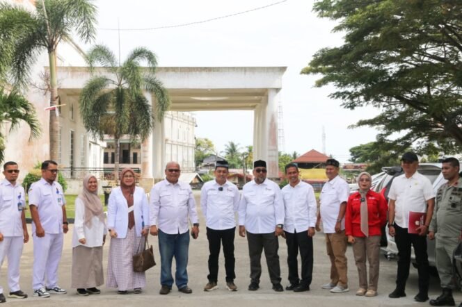 
					dr Hanif Jemput Langsung 6 Pasien Pasung di Aceh Timur
