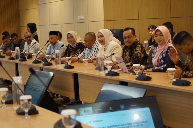 
					Ketua Pembina Posyandu Aceh Marlina Muzakir di dampingi Plt. Direktur RSUD Zainoel Abidin Banda Aceh dr. Hanif, Wakil Wali Kota Banda Aceh & Bupati Pidie melakukan pertemuan dengan Kementerian Kesehatan RI yang di terima langsung oleh Wakil Menteri Kesehatan RI Dante Saksono Harbuwono di Gedung Adhyatma, Kementerian Kesehatan, Selasa 18 November 2025