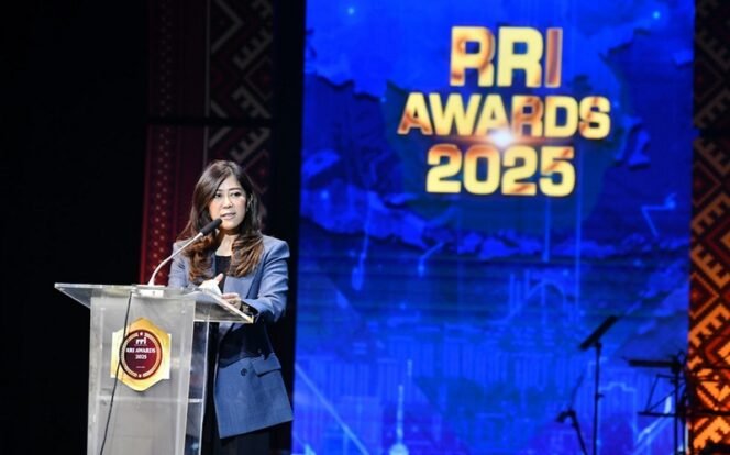 
					Menteri Komunikasi dan Digital Meutya Hafid dalam acara Radio Republik Indonesia (RRI) Awards 2025 di Auditorium Abdulrahman Saleh RRI, Jakarta Pusat, Kamis (20/11/2025) (foto: Humas Kemkomdigi)