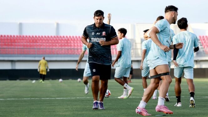 
					Madura United Ganti Alfredo Vera Dari Kursi Pelatih Kepala