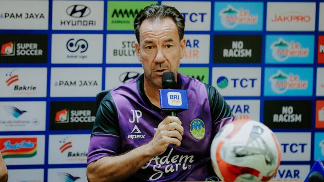 
					Pelatih PSIM, Jean Paul Van Gastel