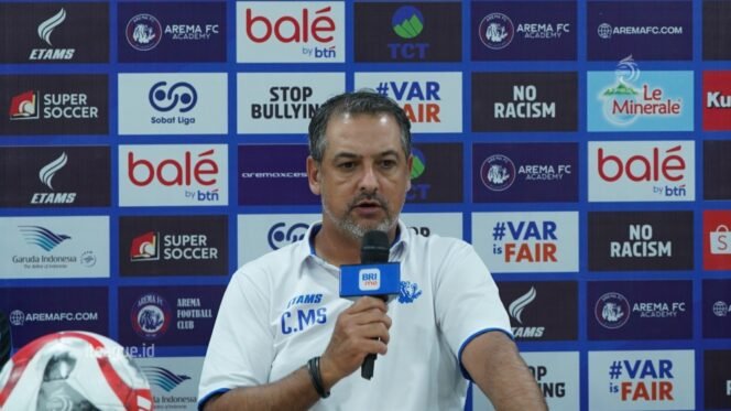 
					Pelatih Arema FC, Marcos Santos