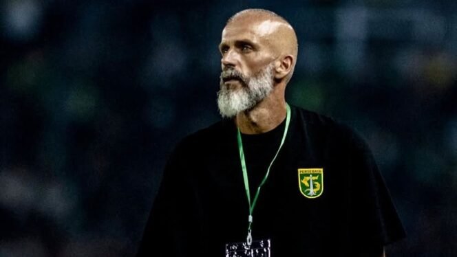 
					Persebaya Akhiri Kerja Sama Dengan Eduardo Perez