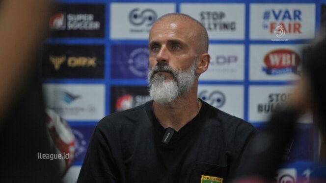 
					Pelatih Persebaya Eduardo Perez