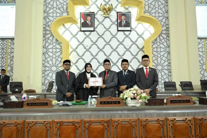 
					DPRK Terima Dokumen Raqan APBK 2026 dari Eksekutif