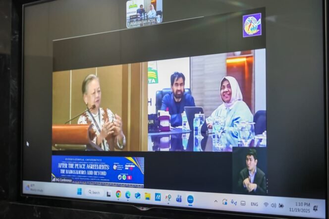 
					Gubernur Aceh Muzakir Manaf hadir sebagai pembicara secara daring pada International Conference on After the Peace Agreements: Bangsamoro and Beyond yang diselenggarakan oleh Institute for Autonomy and Governance (IAG) di Manila, Filipina, Rabu (19/11/2025). 

Dalam forum tersebut, Mualem diundang untuk berbagi pengalaman dalam sesi panel bertema “From Rebel Chief to Chief Executives” sebagai kontribusi terhadap diskusi pembangunan perdamaian pascaperjanjian.