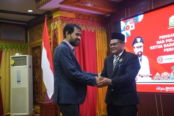 
					Gubernur Aceh, Muzakir Manaf, melantik Jamaluddin, S.H., M.Kn Sebagai Ketua Badan Reintegrasi Aceh (BRA) periode 2025-2030 , Banda Aceh, senin, 24/11/2025