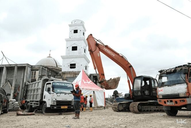 
					PT Hutama Karya mendukung pemulihan pascabencana di Aceh Tamiang dengan membangun 120 unit hunian sementara (huntara) dan memulihkan akses jalan yang terdampak banjir dan longsor. (Foto: Dok.PT Hutama Karya)