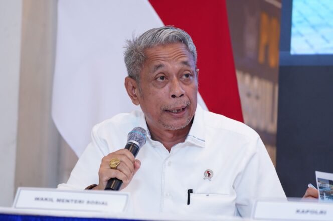 
					Wakil Menteri Sosial (Wamensos), Agus Jabo Priyono, dalam konferensi pers bertajuk Pemulihan dan Rencana Strategis Pascabencana Jelang Akhir Tahun yang digelar di Lanud Halim Perdanakusuma, Jakarta Timur, pada Senin (29/12/2025). Foto: Amiriyandi InfoPublik

