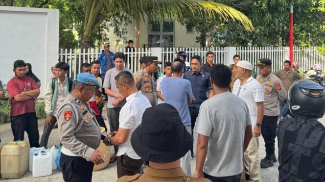 
					Polisi Awasi SPBU untuk Antisipasi Antrean Panjang dan Penimbunan BBM Pasca Bencana