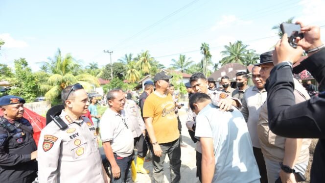 
					Kapolda Aceh Terobos Jalanan Berlumpur untuk Tiba di Tamiang, Pastikan Penanganan Banjir Berjalan Cepat dan Terkoordinasi