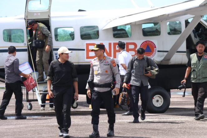 
					Kapolda Aceh, Wagub, dan Kepala BNPB Tinjau Lokasi Bencana dan Pengungsi di Singkil