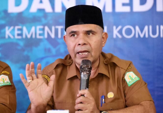 
					Plt Kepala Dinas Pendidikan Aceh yang juga Juru Bicara Posko Tanggap Darurat Bencana Hidrometeorologi Aceh, Murthalamuddin