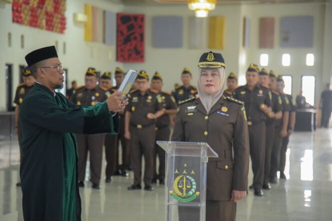 
					Kajati Aceh Lantik Nilawati sebagai Asdatun