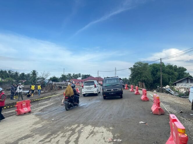 
					Jembatan Krueng Meureudu, Kabupaten Pidie Jaya, telah berhasil diselesaikan.