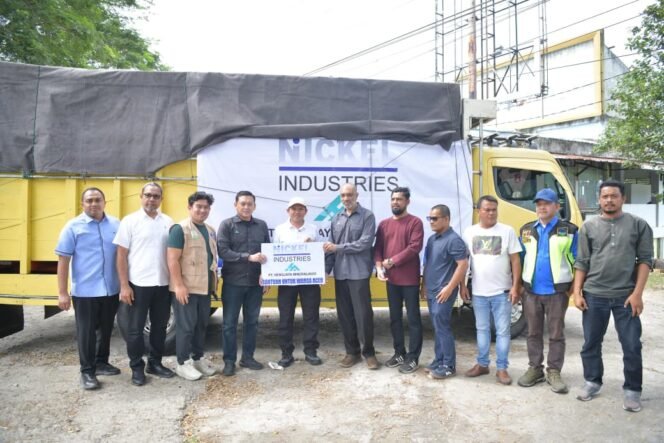 
					Wakil Gubernur Aceh, Fadhlullah, SE menerima Bantuan Tanggap Darurat dari PT. Hengjaya Mineralindo, di Bandara SIM, Minggu, 14 Desember 2025