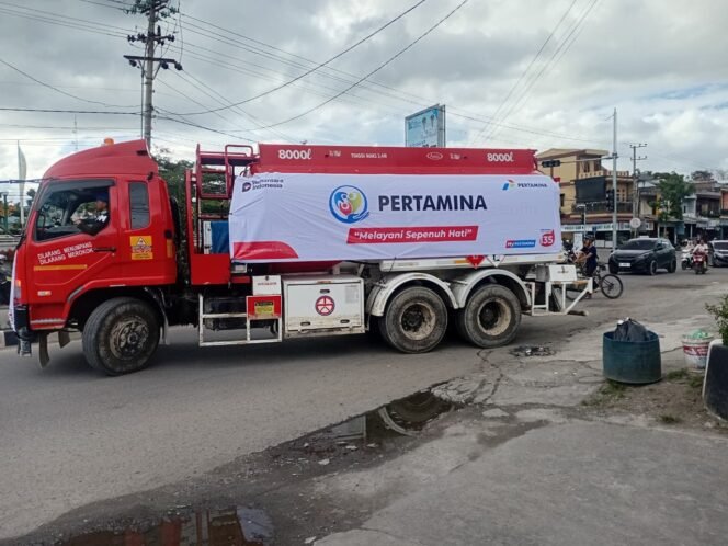 
					Kedatangan Armada Mobil Tangki BBM Pertamina di SPBU Takengon disambut haru oleh masyarakat. Pertamina berhasil melakukan distribusi ke Takengon, Aceh Tengah sejak Jumat, 19 Desember 2025.
