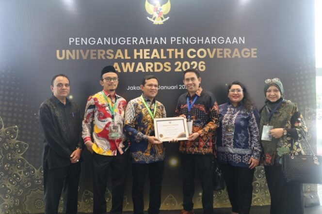 
					Pemerintah Aceh Raih UHC Awards 2026